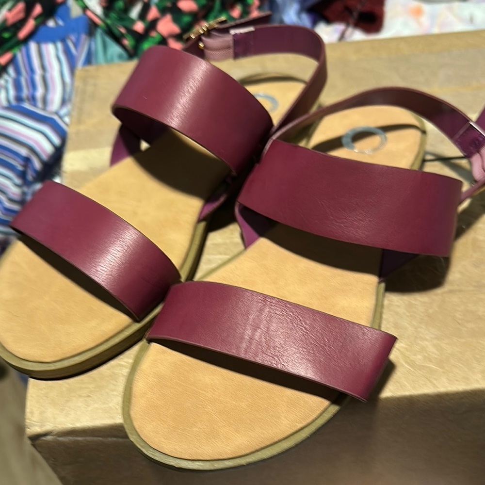 Women's Burgundy Sandals, bought but never 
wore.